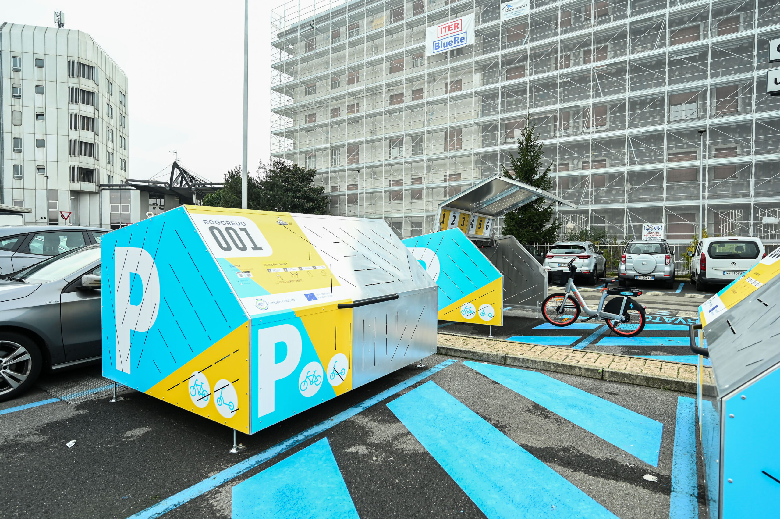 parking for bikes in milan